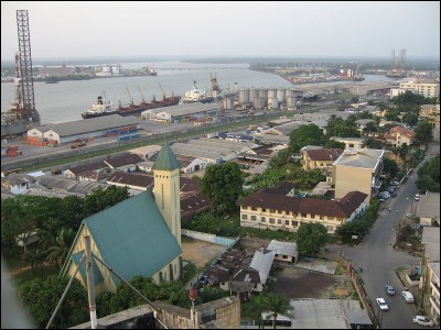 Où est située la ville de Douala ?