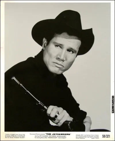 Dans quel film Henry Silva et ses compères sont-ils poursuivis par Gregory Peck qui veut venger sa famille ?