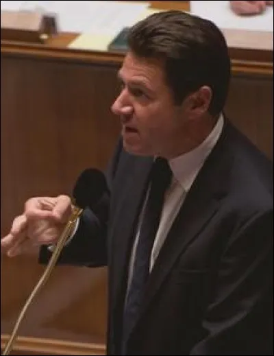 Ancien champion de sports mécaniques, C. Estrosi prêtait logiquement le flanc aux moqueries. Apparemment, sauf celle-ci : laquelle ?