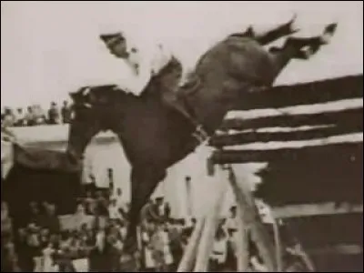 Le plus haut saut d'obstacle franchi faisait...