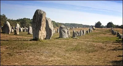 Quand a été édifié le site de menhirs de Carnac ?