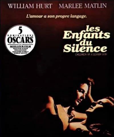 Dans "Les Enfants du silence", quel moyen trouve l'éducateur pour intéresser les enfants sourds et muets ?
