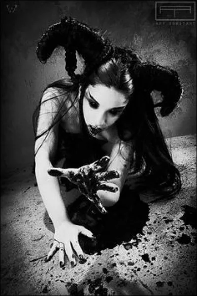 Très dangereuse, première compagne d'Adam, représente probablement le plus ancien mythe de la révolte féminine, deviendra la première des quatre femmes du Diable. Qui est-elle?