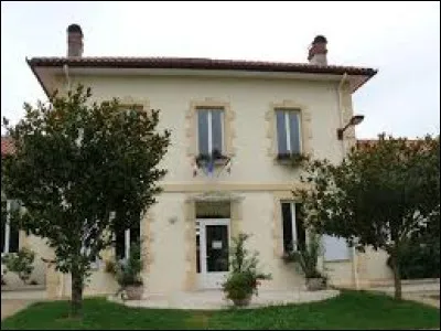 Je vous emmène en Nouvelle-Aquitaine, à Poyartin. Village de l'arrondissement de Dax, dans la Chalosse, elle se situe dans le département ...
