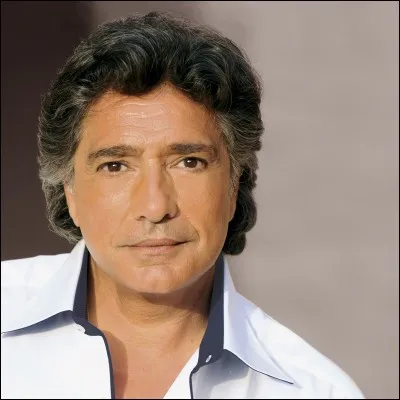 Retrouvez le mot manquant dans cet extrait de la chanson "Est-ce que tu es seule ce soir ?".
"Moi je n'ai qu'un seul amour et c'est toi, 
Hier, aujourd hui et toujours tu es là
Comme [...] dans mes nuits, tu redonnes un sens à ma vie".