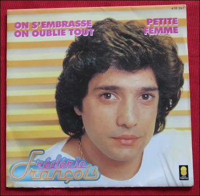 Dans la chanson "On s'embrasse, on oublie tout", qu'a-t-il envie de faire fort ?
"Dans ton regard brille une larme 
Qui nous sépare, qui me désarme 
Et qui me donne envie de [...] fort".