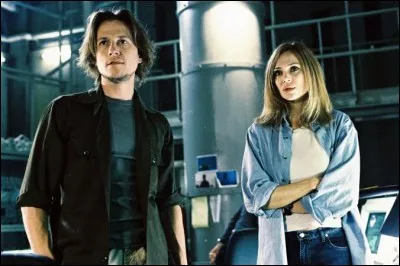 Dans un autre film de requins avec un OVNI et des extra-terrestres bizarres... lequel ?