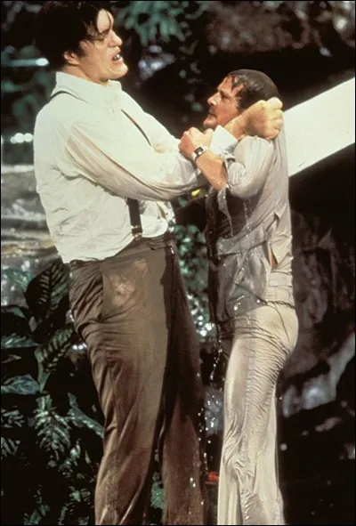 Le (très) grand acteur Richard Kiel se saisit ici de Roger Moore (1,86m) comme d'une brindille ou presque. Quel est ce film ?
