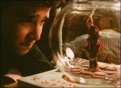 La jeune fille dans le bocal est toute petite, comme l'est toute sa famille. Ils vivent tous en Angleterre, cachés dans les maisons, sans se faire remarquer. Comment les appelle-t-on ?