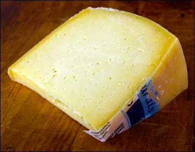 Quel est ce fromage portugais, à base de lait de vache, originaire d'une île dans l'archipel des Açores ?