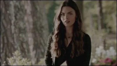 Enfin, en qui se transforme Hermione quand elle prend du polynectar (chapitre 12) ?