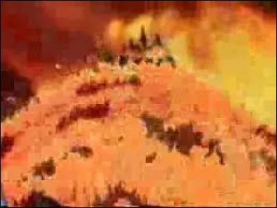 De quelle couleur est la salopette qu'Oolong a donné à Goku ?