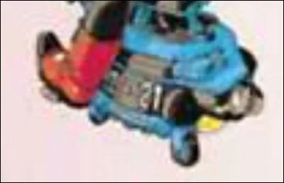 Sur la couverture du tome 7, qui est sur une "trottinette" volante ?