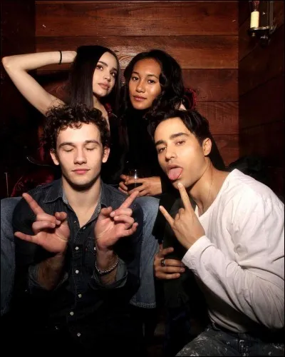 Ce dernier est le petit ami de Dylan Walker, prénommé Andrew Villareal, par qui est-il interprété ?