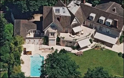 Dans quelle ville se trouve la maison où Johnny Hallyday est mort ?