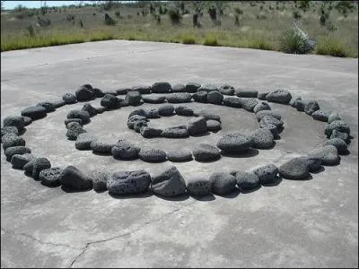 Je suis un artiste de l'phmre, grande figure du Land Art, je suis ...