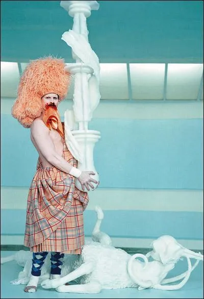 Mon art passe  travers des installations et des performances, auteur de Cremaster, je suis ...