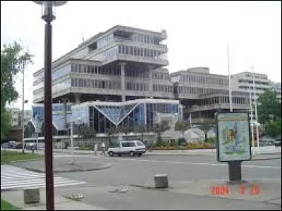 Nous partons en Ile-de-France, à Élancourt. Ville de l'agglomération de Saint-Quentin-en-Yvelines, elle se trouve dans le département ...