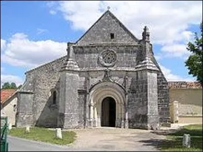 Restez bien assis devant votre ordinateur, vous êtes à présent à Lachaise. Commune Charentaise, elle se situe en région ...