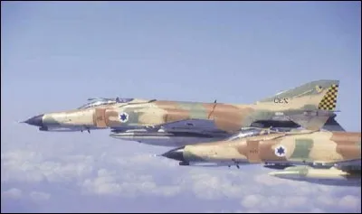 Mis en service en 1960, produit à plus de 5000 exemplaires, c'est l'un l'un des appareils militaires américains les plus importants du XXe siècle. Il est utilisé par Israël dans la guerre du Kippour. Quel est cet appareil ?