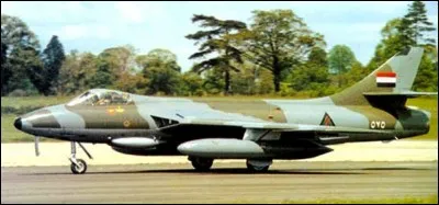 Ce chasseur britannique, capable d'atteinde la vitesse du son, a été mis en service en 1954. Il a été engagé par la RAF dans la crise de Suez; l'Irak et la Jordanie l'ont utilisé dans la guerre des Six Jours et la guerre du Kippour. Quel est cet appareil ?
