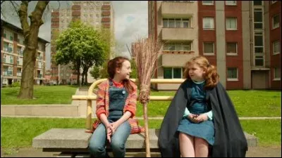 Mademoiselle Jollidodue a-t-elle une sur jumelle ?