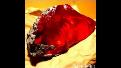 Quelle pierre avait le pouvoir, selon les chimistes du Moyen-Âge, de changer le plomb en or ?