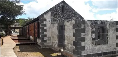 L'Aapravasi Ghat est un site classé patrimoine mondial par l'UNESCO depuis le 12 juillet 2006. Lieu de débarquement des travailleurs engagés indiens, il est situé à Madagascar.