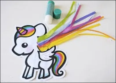 Terrasse couverte à l'entrée d'un bâtiment africain :