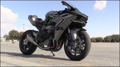 Quelle est la marque de cette moto ?