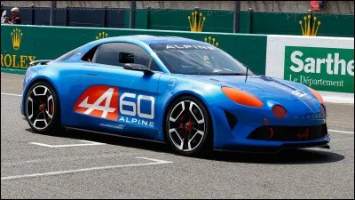 Quelle est cette voiture de course assez récente ?