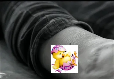 Quel est le tatouage sur la cheville de la victime ?