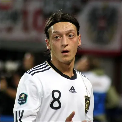 Quel est le niveau de Mesut &Ouml;zil ?