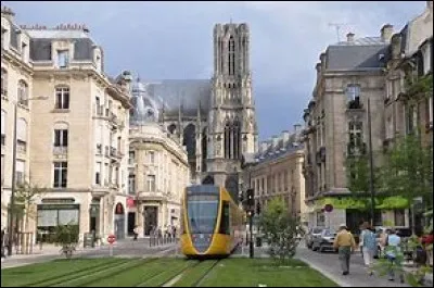 Les habitants de la ville de Reims s'appellent les Rémois.