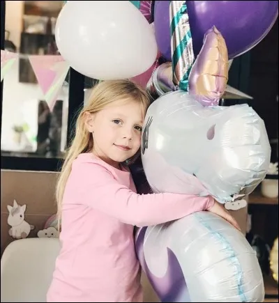 Quel est le prénom de la fille de Roxane ?