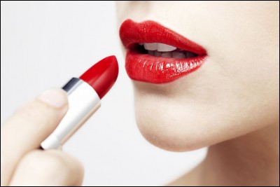 Comment appelle-t-on familièrement le rouge à lèvre parfois ?