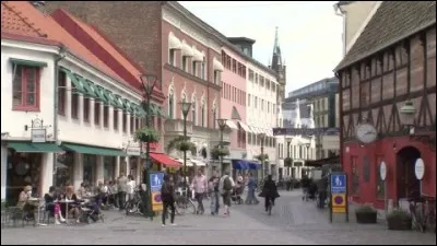 Ce pays est peuplé de 10 millions d'habitants.