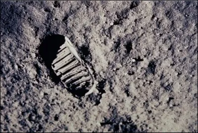 Quel est le nom du premier astronaute à avoir marché sur la lune ?