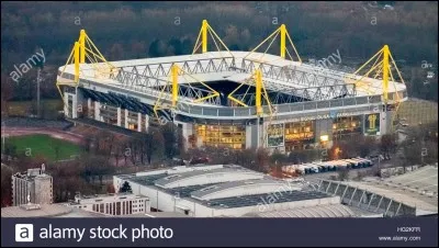 Dans quelle ville se trouve ce stade ?