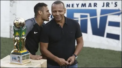 Où le père de Neymar a-t-il acheté une maison ?