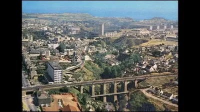 Quelle est cette ville du nord de la Bretagne ?