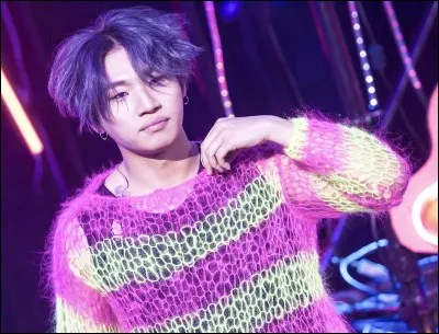 Qui est-ce, et à quel groupe appartient cette personne ?