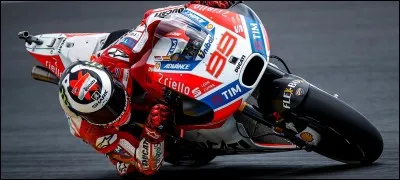 Quel est le motard avec le numéro 99 ?