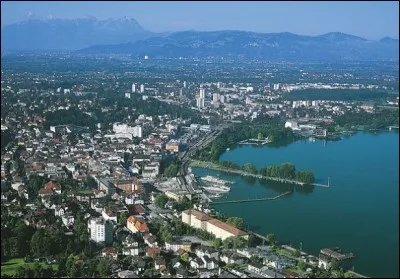 Le pays est bordé par lac de Constance ou Bodensee. C'est :