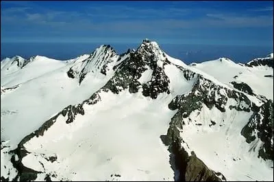 Le Grossglockner est, à 3 798 m d'altitude, le point culminant du pays. C'est :