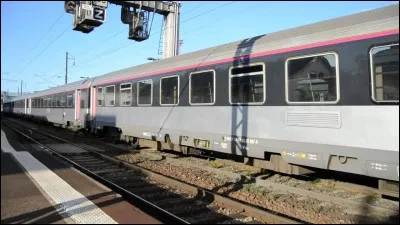 Quelle ligne SNCF passe à La Planche ?