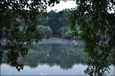 Comment s'appelle la rivière qui passe pas loin de La Planche ?