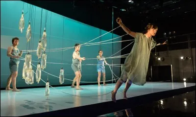 Si je vous dis : "Tumultes domestiques", à quoi pensez-vous ?