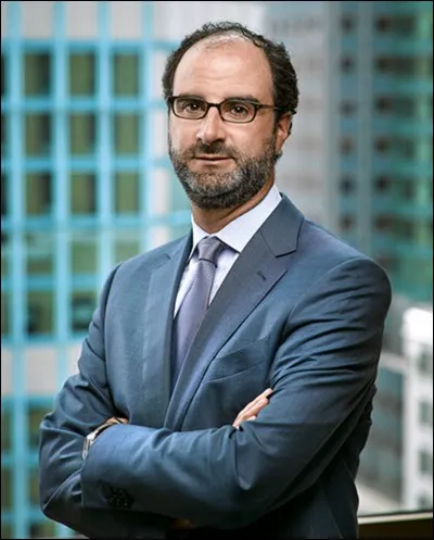 Si je vous donne le nom de famille de Sandorf, quel prénom allez-vous me donner ?