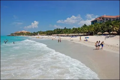 Près de quel hôtel se situerait cette plage de Varadero ?